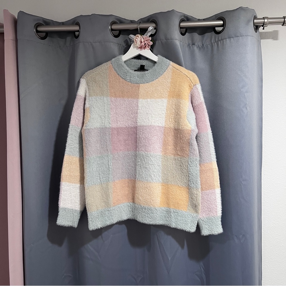 **SOLD** Ann Taylor Pastel Plaid Cozy Sweater